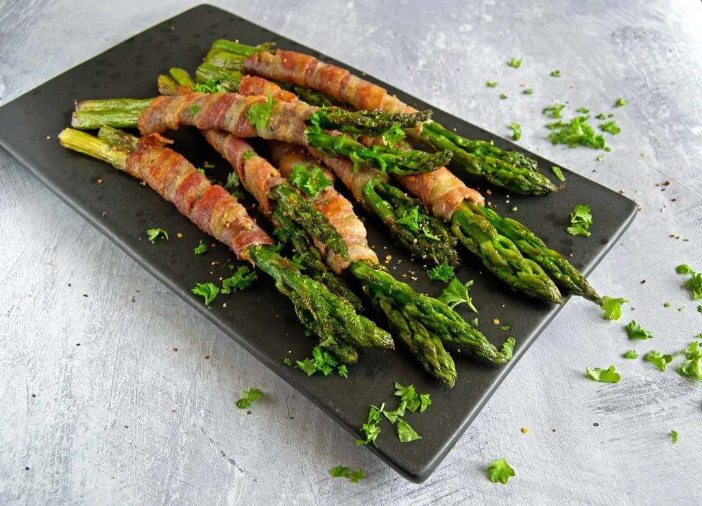 Asparges med bacon