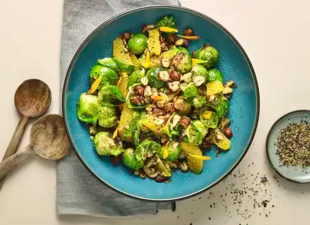 Rosenkål med appelsin og hasselnødder