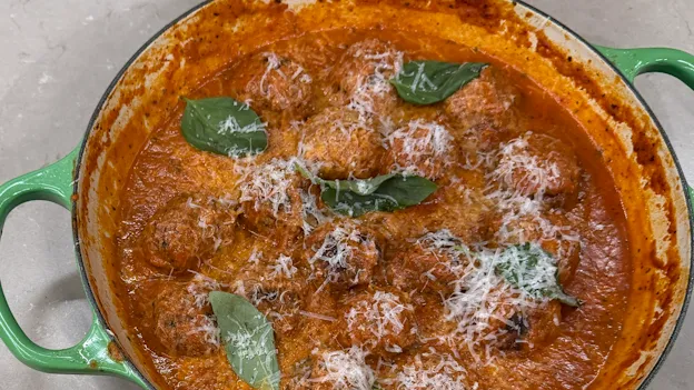 Kødboller i tomatsovs med belugalinser