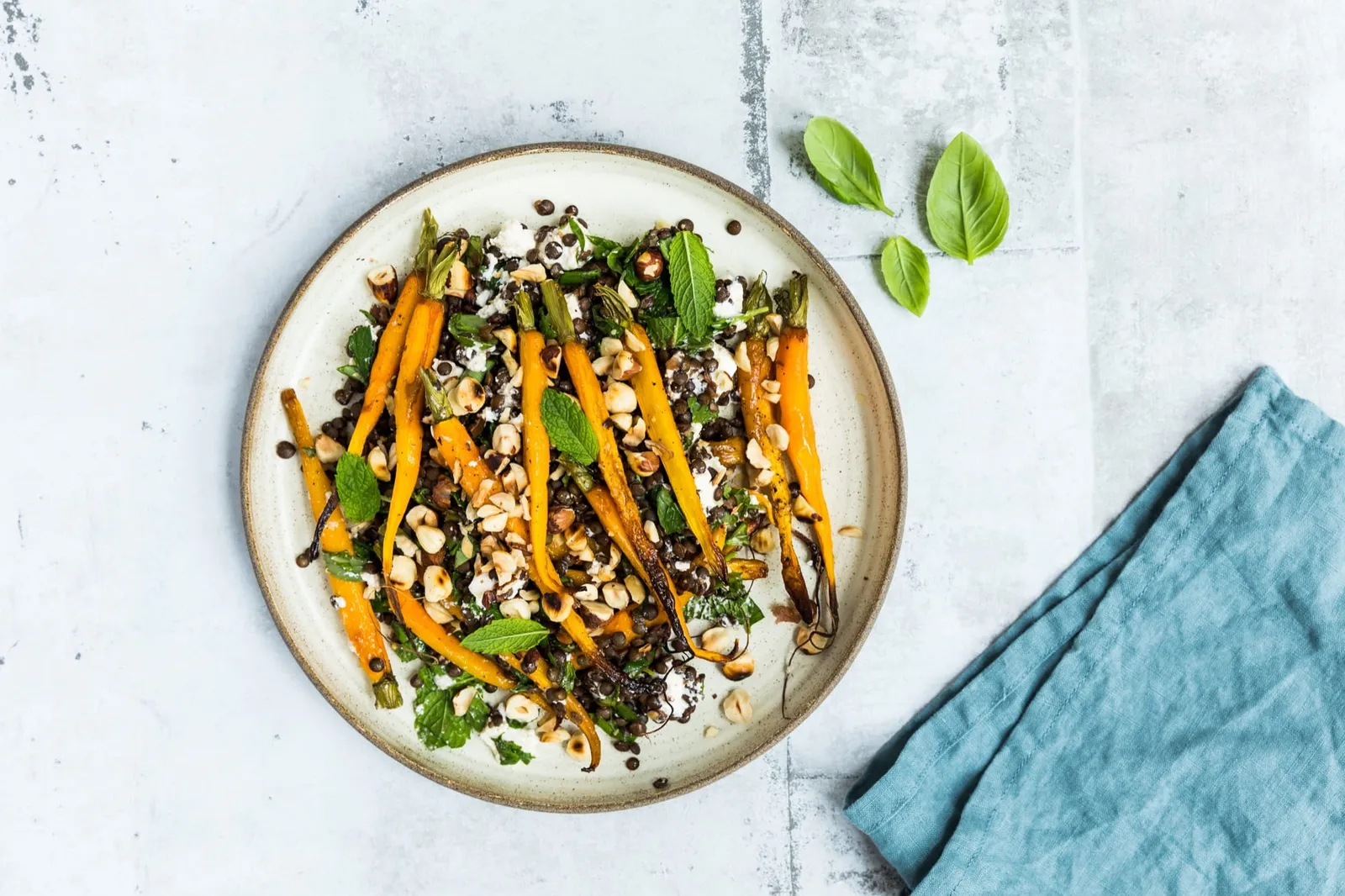 Beluga-salat med bagte gulerødder og salatost