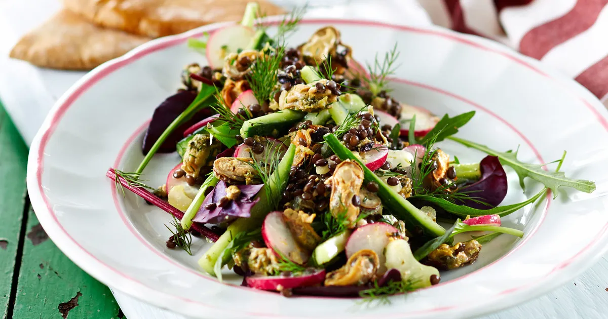 Muslingesalat med knasende grønt og belugalinser