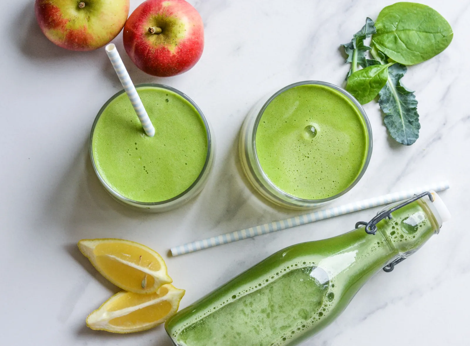 Grøn juice med bladselleri, æble og broccoli