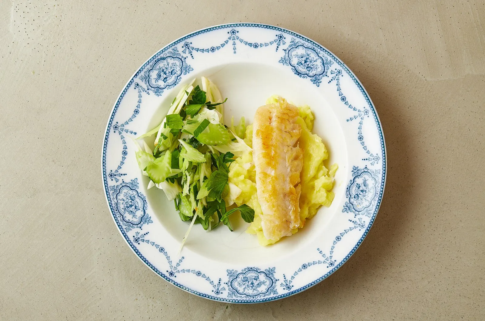 Stegt kulmule med kartoffelmos, bladselleri, fennikel og vinaigrette
