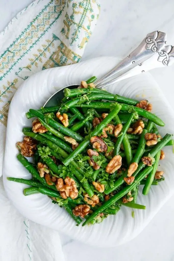 Grønne bønner med valnødder og gremolata