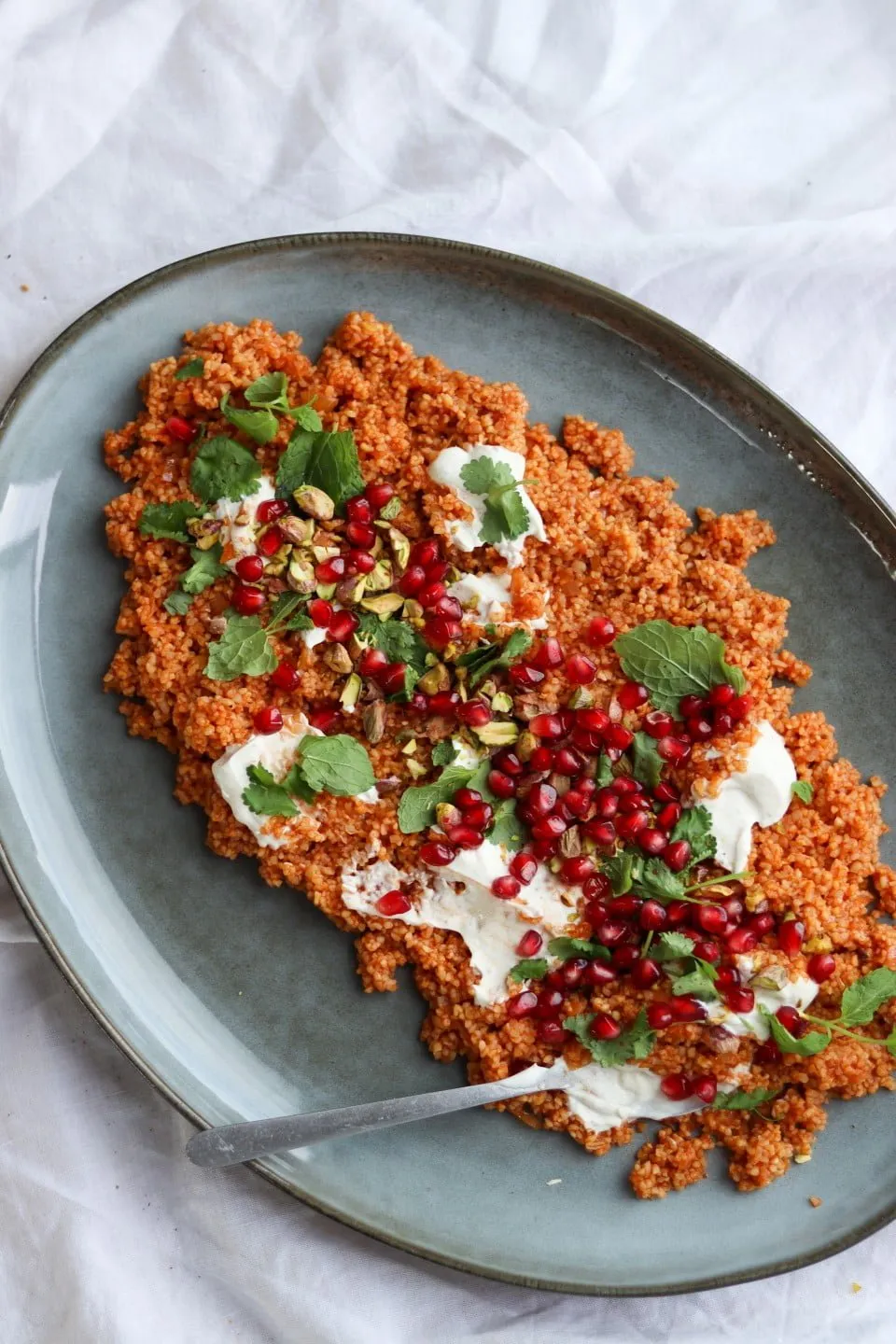 Lun bulgursalat med tomat og yoghurt