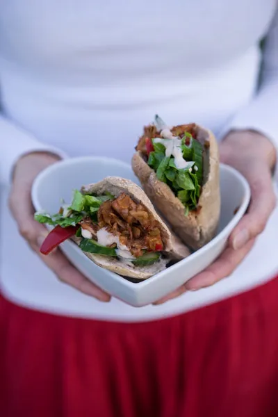 Pitabrød med pulled jackfruit