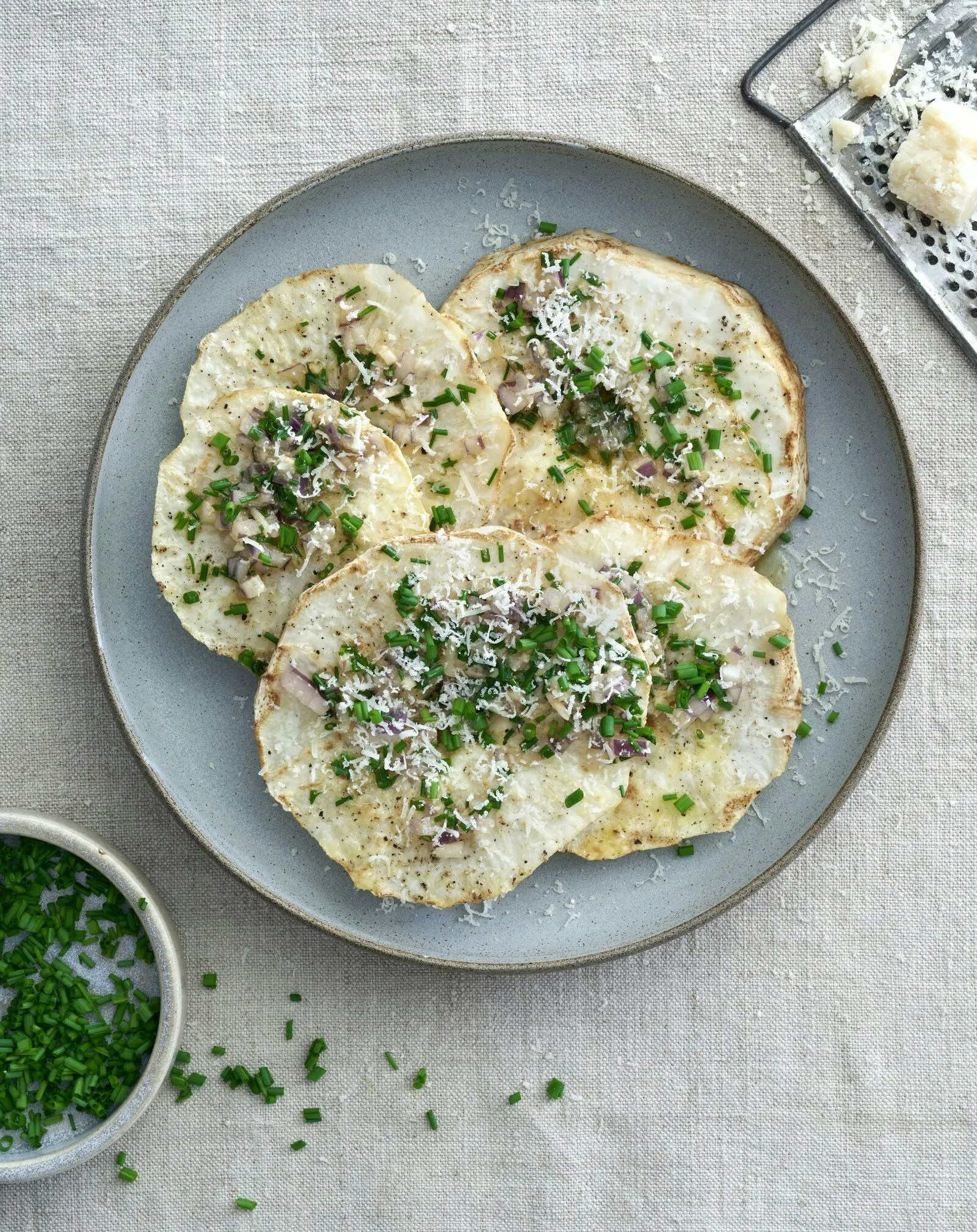 Bagt knoldselleri med brunet smør og parmesan