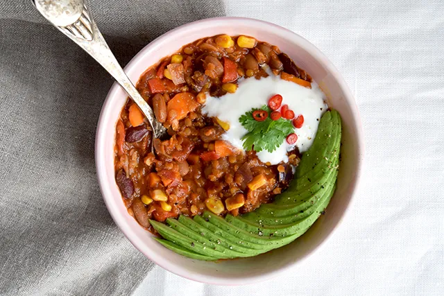 Chili sin carne med linser og bønner