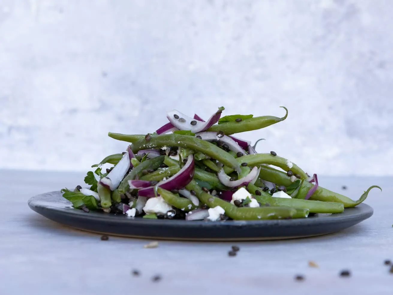 Bønnesalat med belugalinser og feta