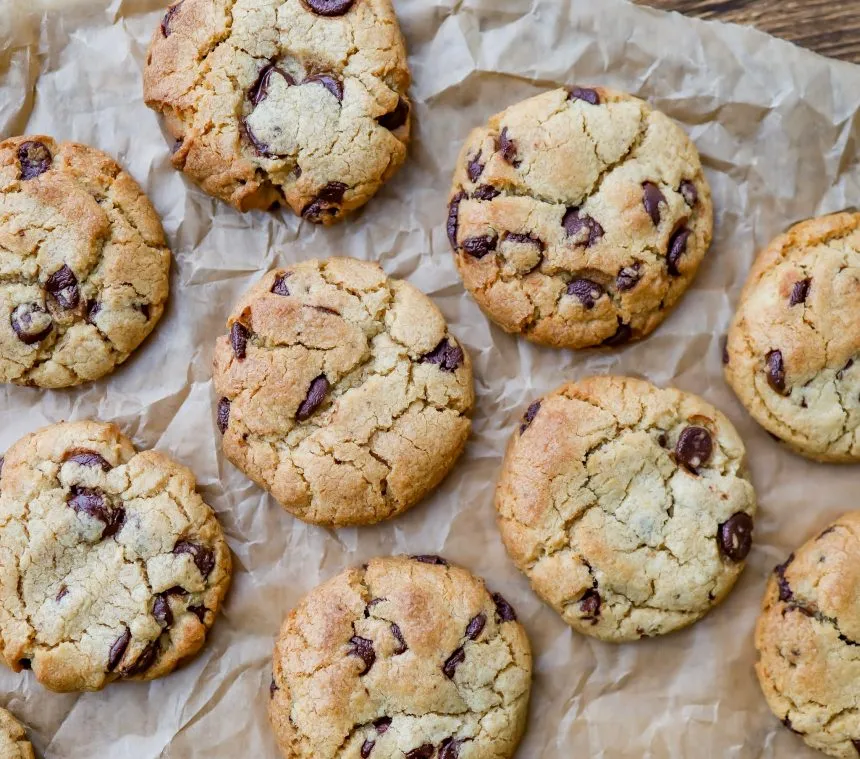 Cookies med marcipan og mørk chokolade