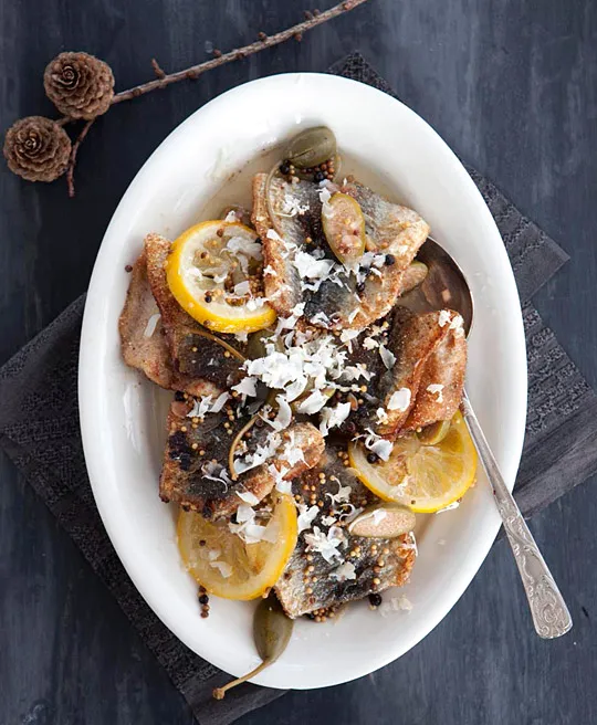 Stegte marinerede sild med citron og peberrod