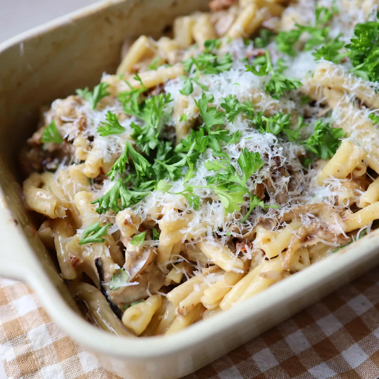 Pasta med karamelliserede løg og mascarpone