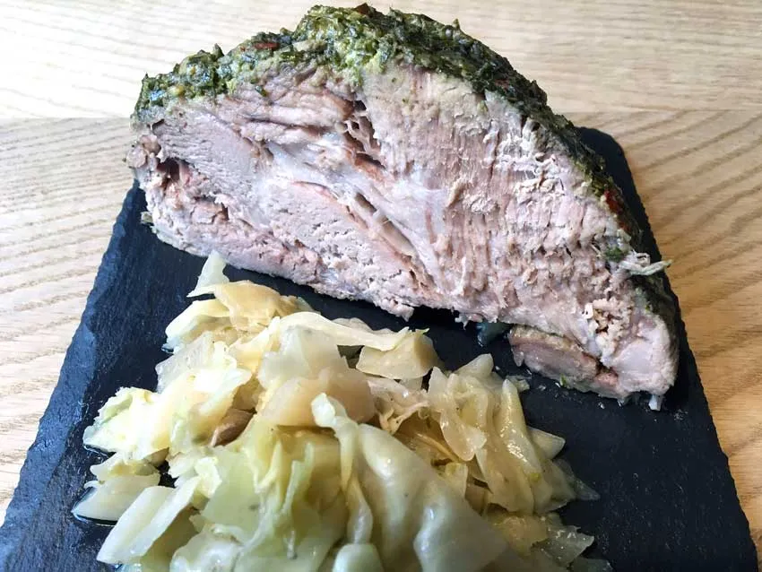 Langtidsstegt nakkefilet med spidskål