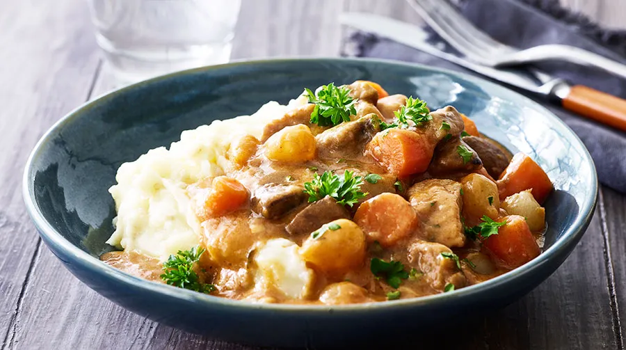 Gris stroganoff af nakkefilet med kartoffelmos