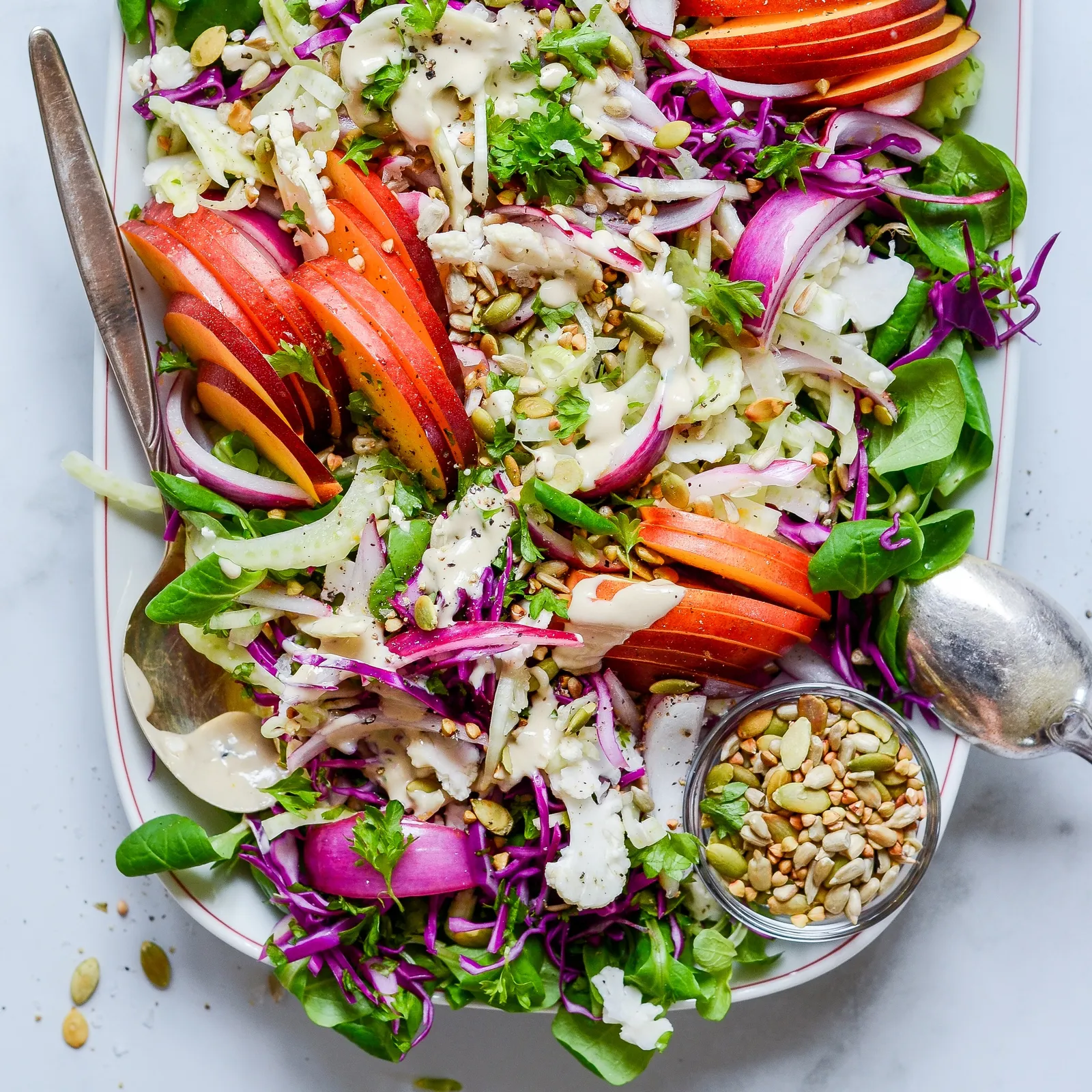 Nektarinsalat med tahindressing