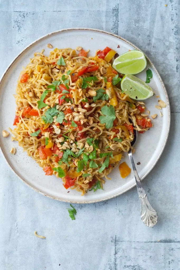 Fried noodles med æg og oystersauce