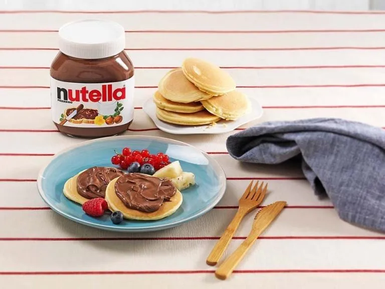 Minipandekager med Nutella og frugt