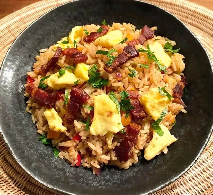 Stegte ris på engelsk (egg fried rice)